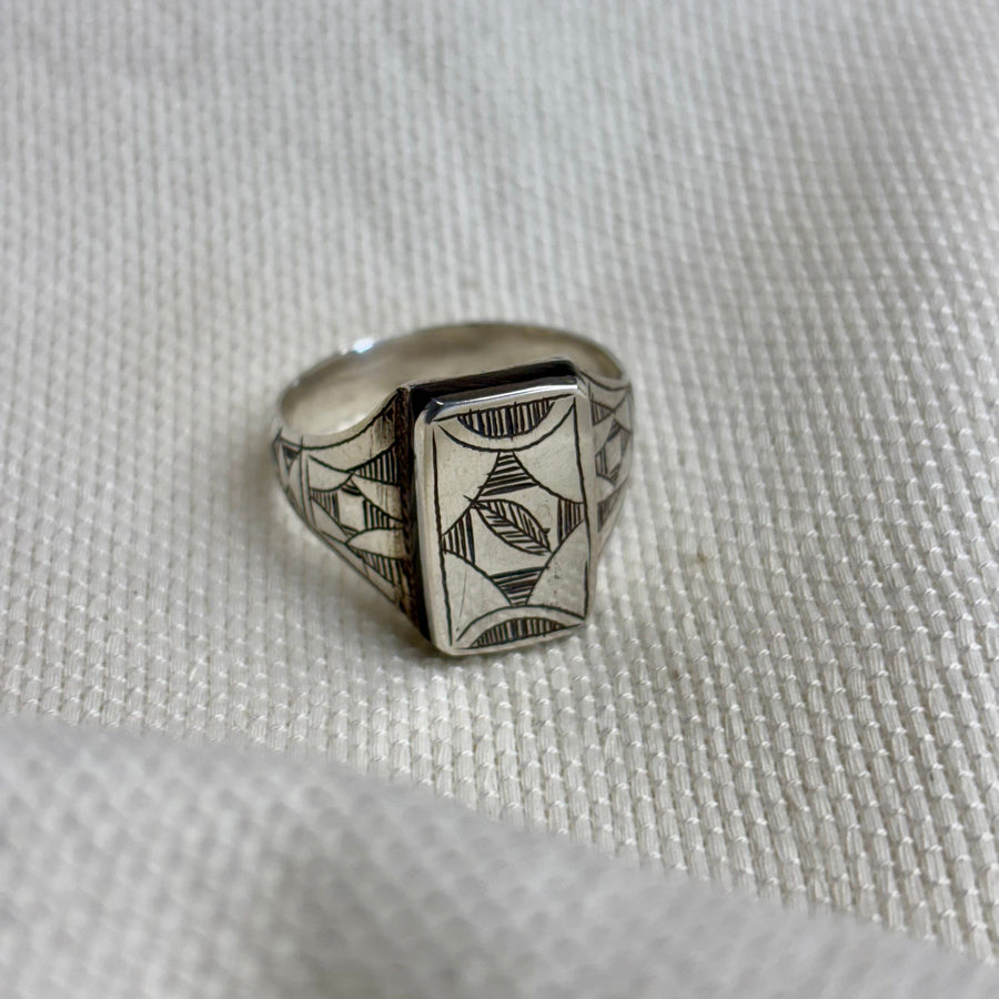 IMAN Signet Ring