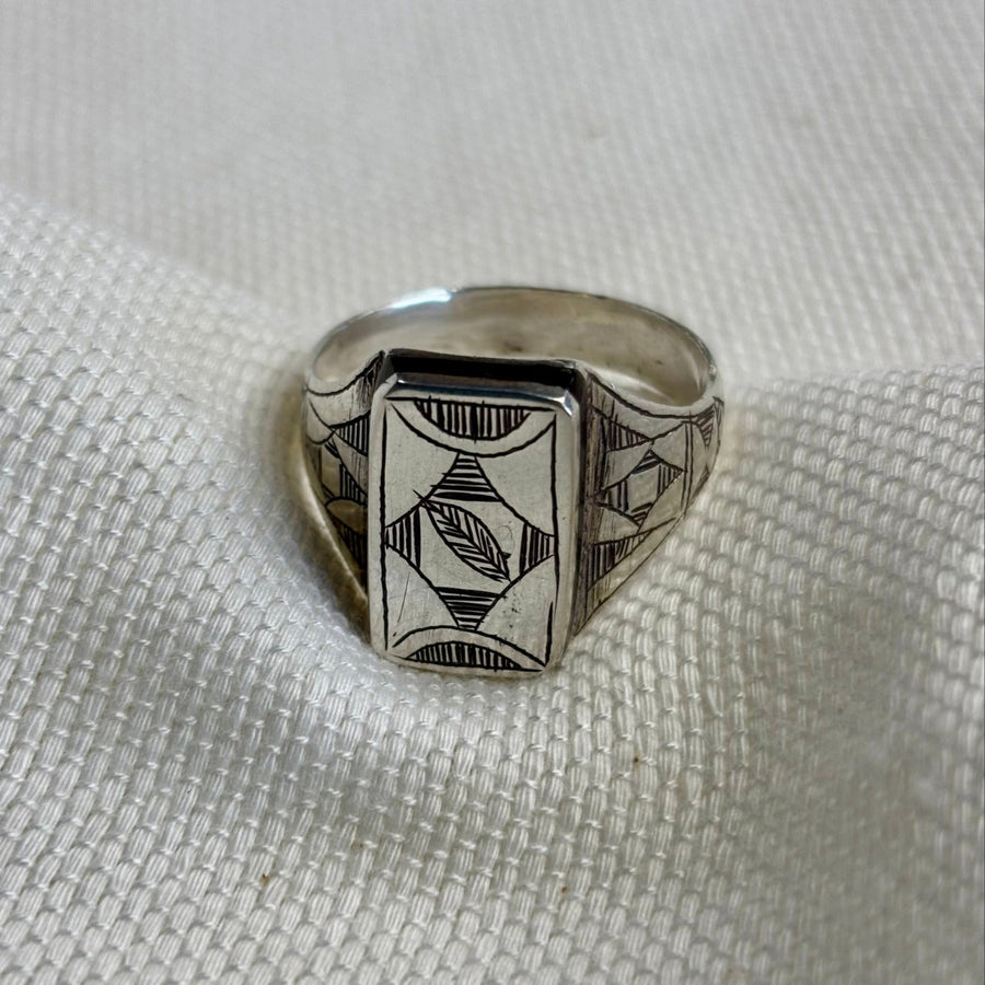 IMAN Signet Ring